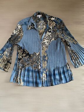 Fashion Bug Women’s Light Blue Floral & Plaid Pleated Button-Front Blouse!